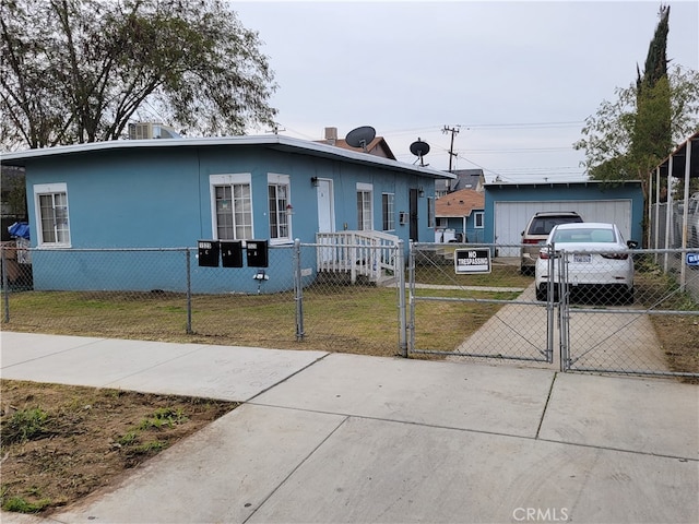 view of front of home featuring a front lawn