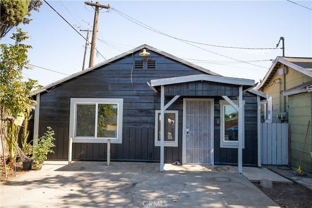 view of front of home featuring a patio