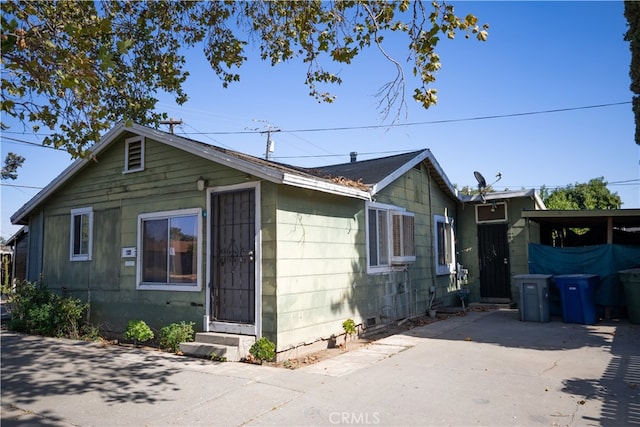 view of front facade with a carport