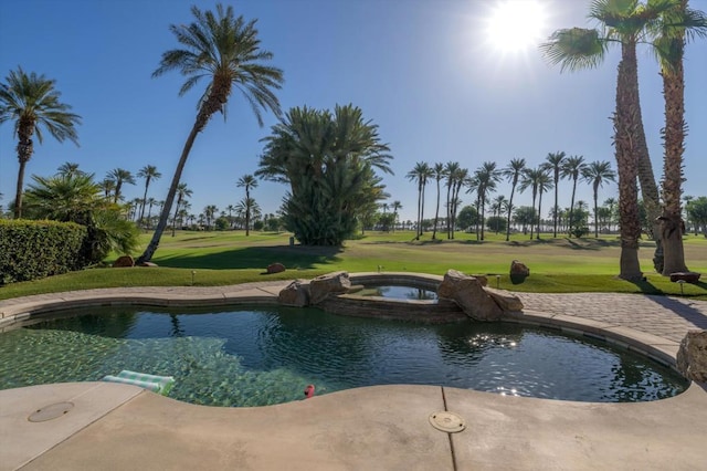 view of pool featuring an in ground hot tub and a yard