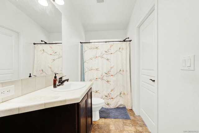 bathroom with a shower with curtain, vanity, and toilet