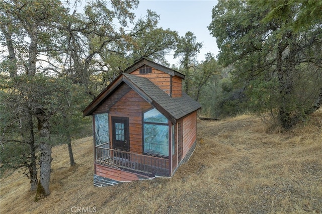 view of side of property with an outdoor structure