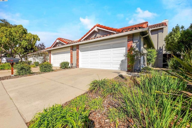 view of front facade featuring a garage