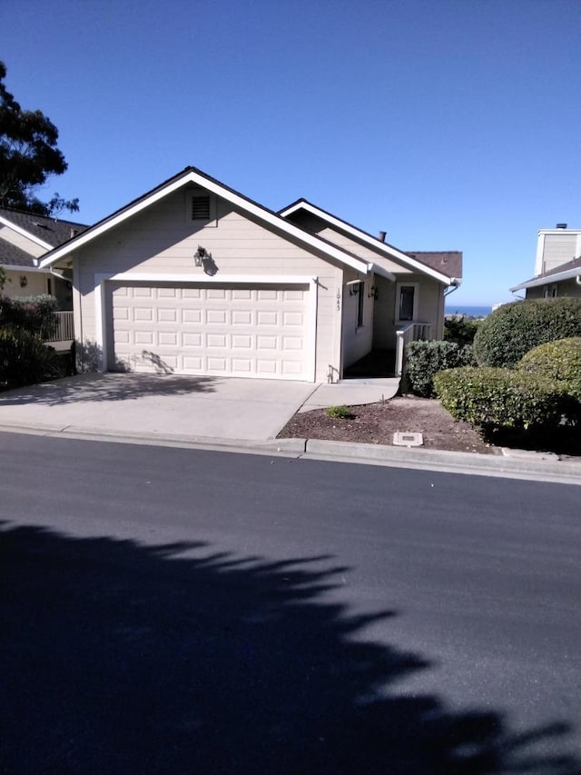 view of front facade featuring a garage