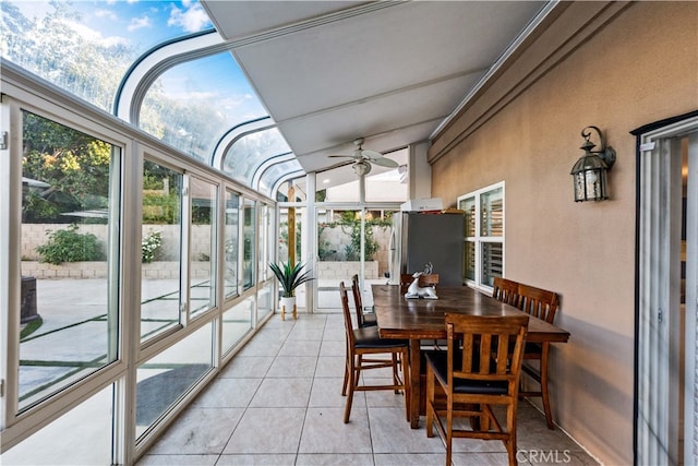 sunroom with vaulted ceiling and ceiling fan