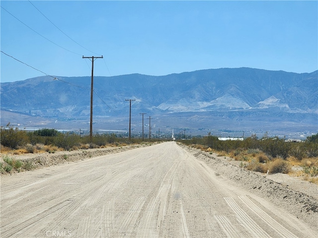 Listing photo 3 for 505 Fairlane Rd, Lucerne Valley CA 92356