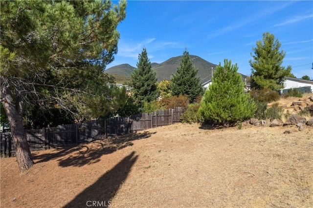 view of yard with a mountain view