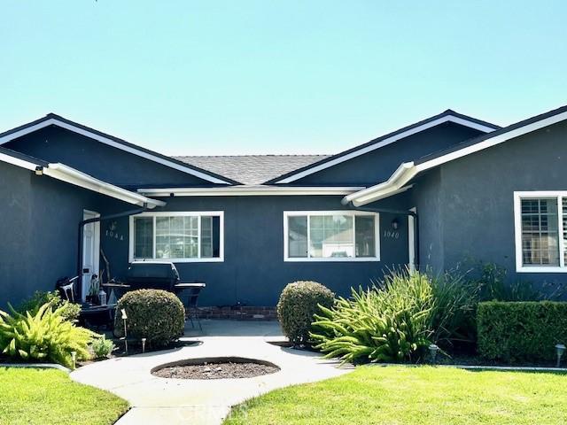 exterior space featuring a front lawn