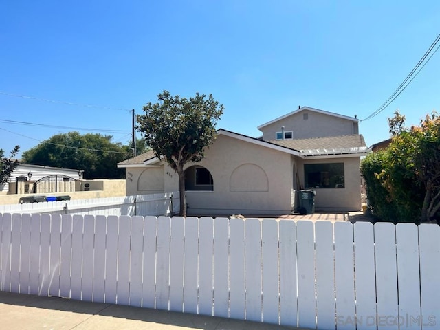 view of front of property