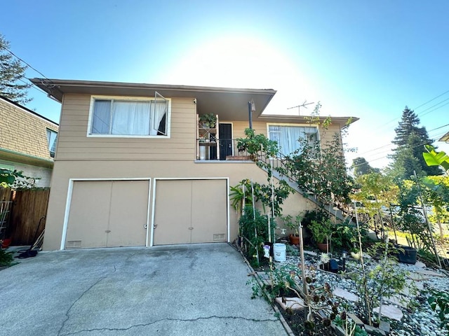 view of front of property featuring a garage