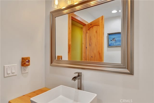 bathroom featuring sink