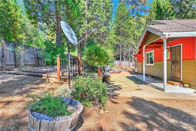 view of yard with a patio area