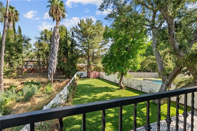 view of yard with a fenced in pool