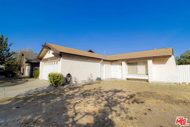 view of front facade featuring a garage