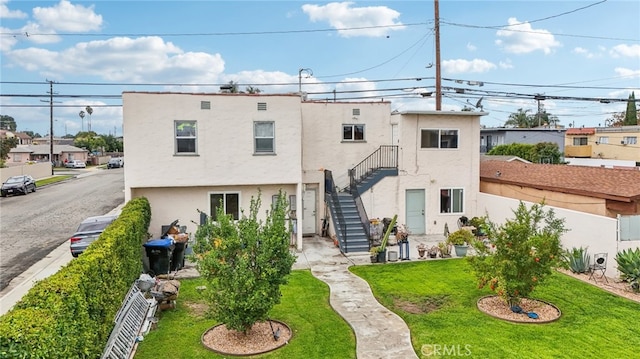 view of front of home with a front lawn