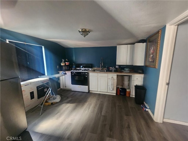 kitchen featuring sink, stainless steel refrigerator, gas stove, white cabinets, and dark hardwood / wood-style flooring