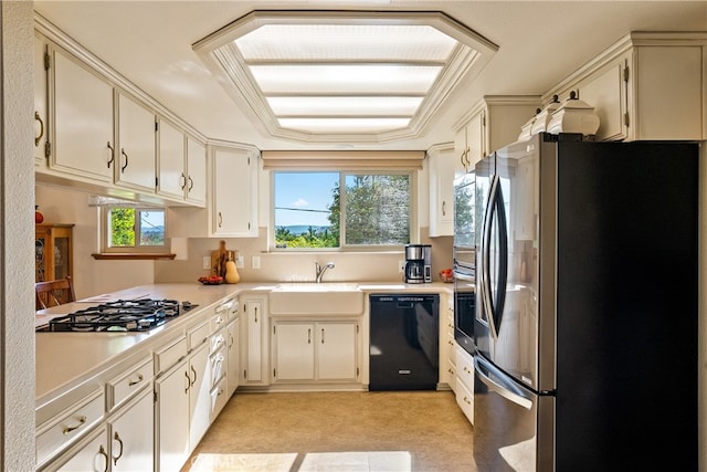 kitchen with stainless steel appliances, cream cabinets, crown molding, and sink