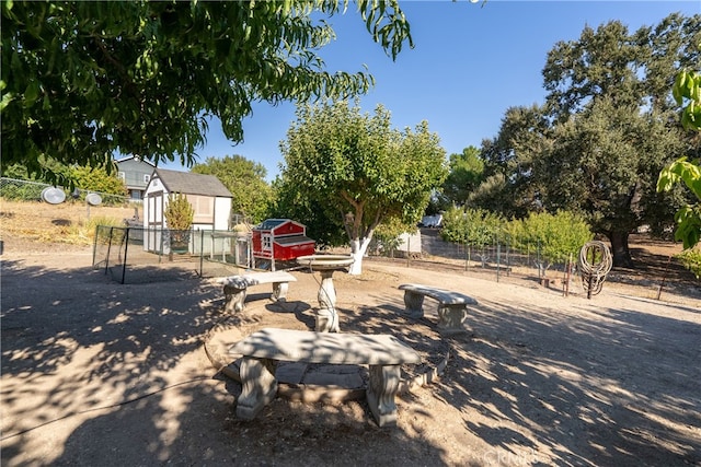 view of yard featuring a storage unit