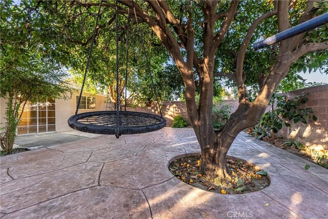 12124 Anderberg Ave, Downey, CA 90242 - fenced backyard with a patio