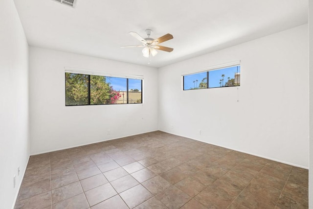 empty room featuring ceiling fan