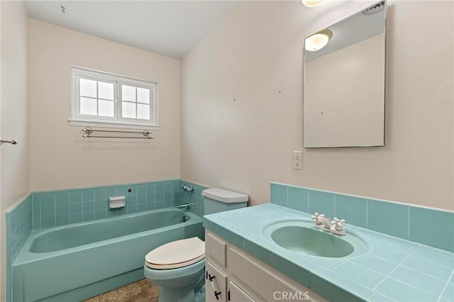 bathroom with vanity, toilet, a bathing tub, and backsplash