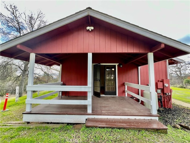 view of outdoor structure with covered porch