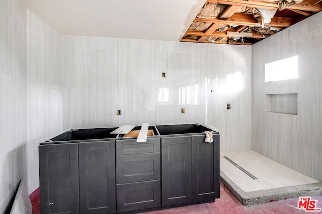 bathroom featuring tile walls