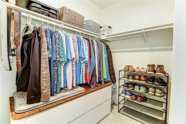 spacious closet featuring light tile patterned floors