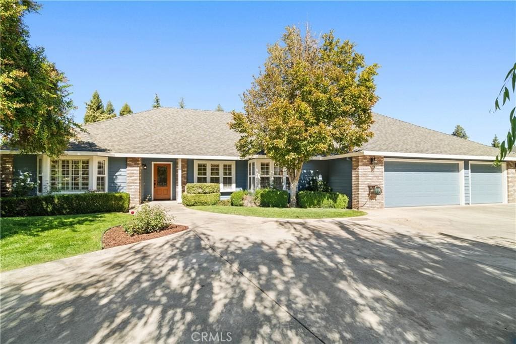 ranch-style house featuring a front yard and a garage