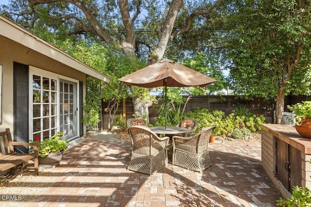 617 Pleasant Ave, Ojai, CA 93023 - view of patio featuring a fenced backyard and outdoor dining area