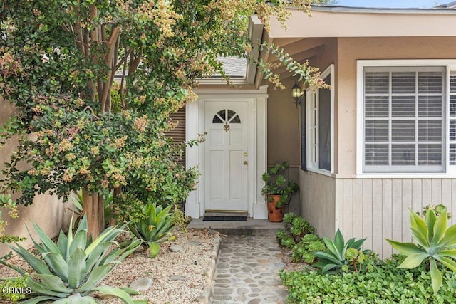 617 Pleasant Ave, Ojai, CA 93023 - doorway to property featuring stucco siding