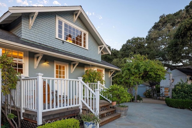 view of front of property featuring covered porch