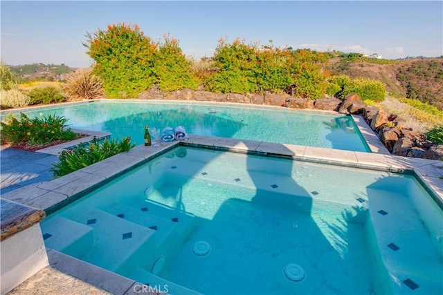 view of swimming pool