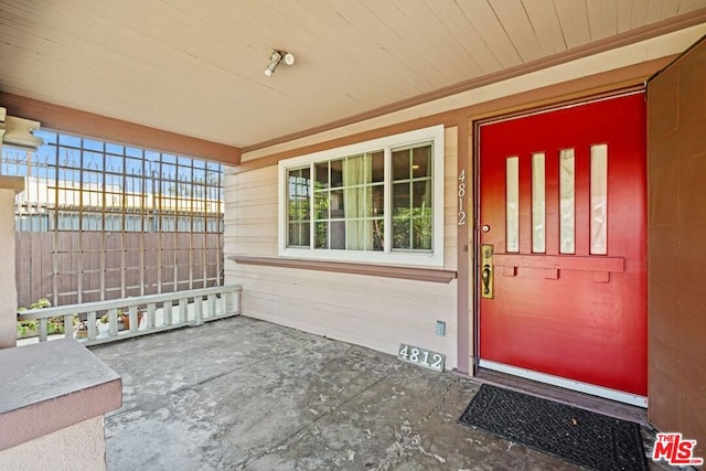 doorway to property with covered porch