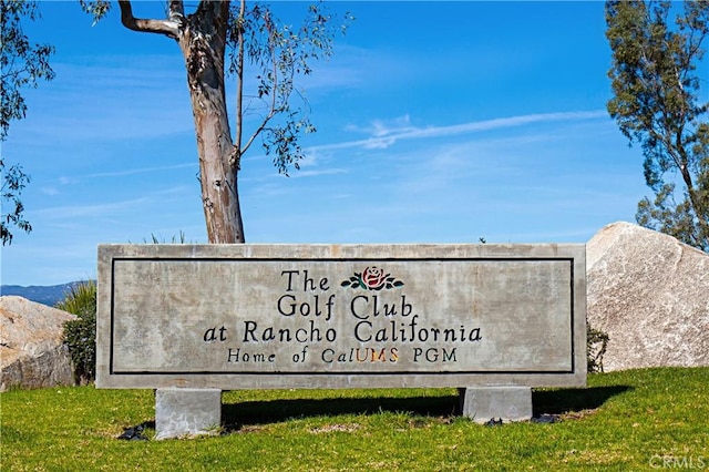 community / neighborhood sign with a lawn