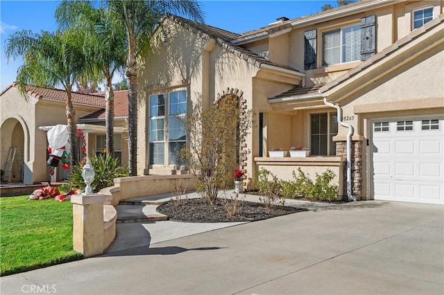 view of front facade featuring a garage