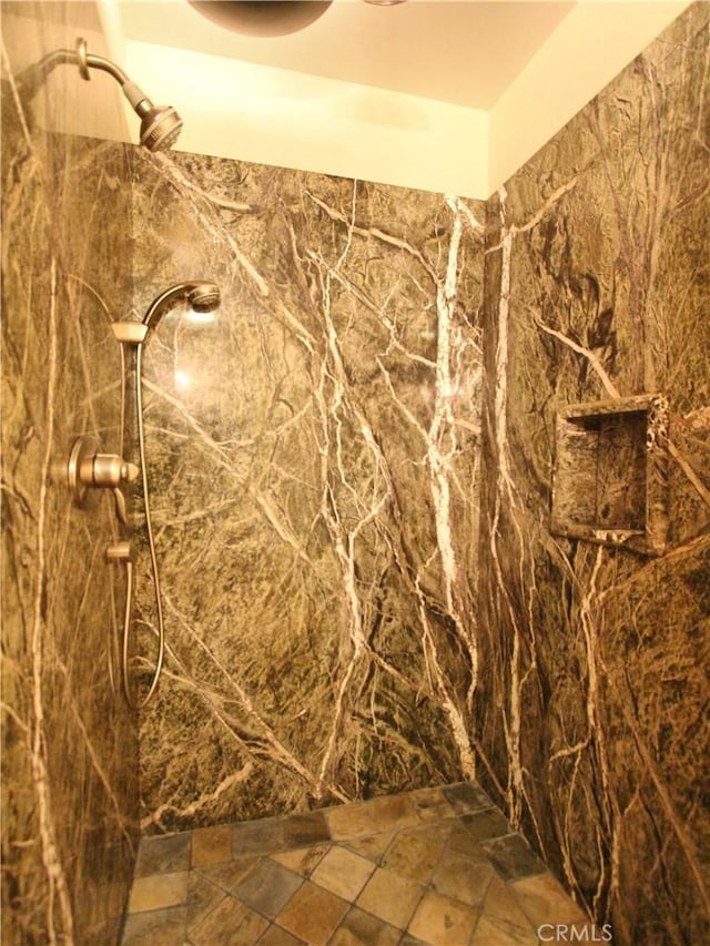 bathroom featuring tiled shower