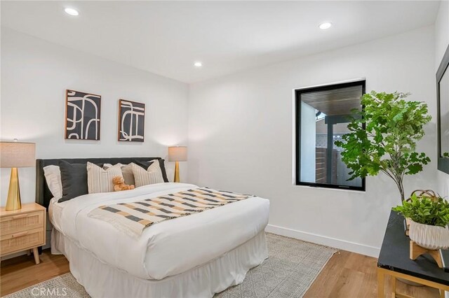 bedroom with light wood-style flooring, recessed lighting, and baseboards