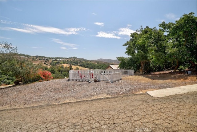 view of yard with a mountain view