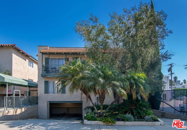 view of front of home featuring a balcony