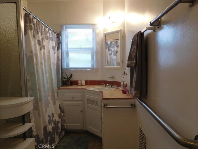 1415 Ximeno Ave, Long Beach, CA 90804 - full bathroom with vanity and curtained shower