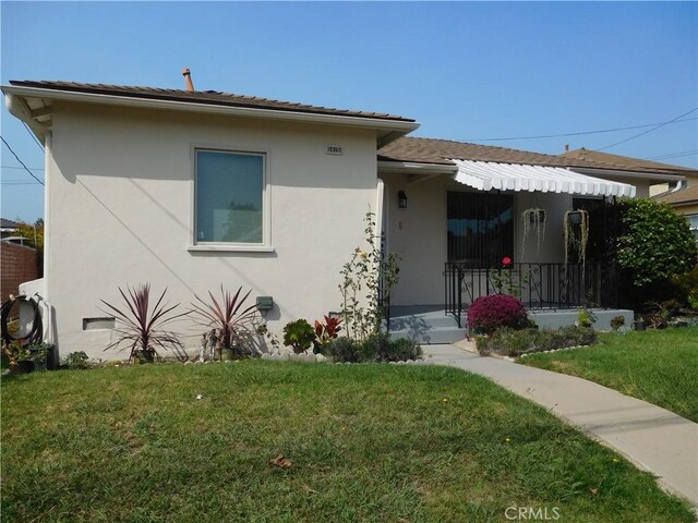 1415 Ximeno Ave, Long Beach, CA 90804 - bungalow-style house with a front lawn, stucco siding, and a porch