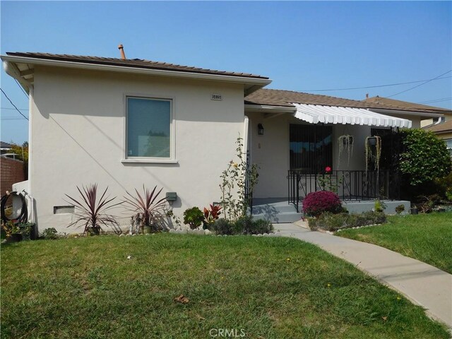 1415 Ximeno Ave, Long Beach, CA 90804 - bungalow-style house with a front lawn, stucco siding, and covered porch