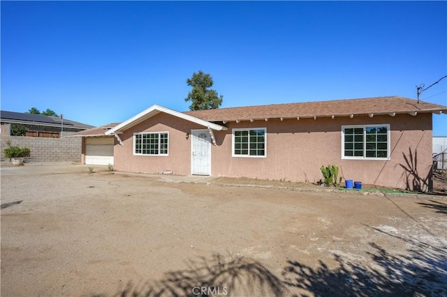 view of front facade with a garage