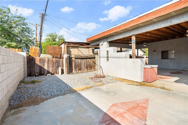 view of patio featuring ceiling fan