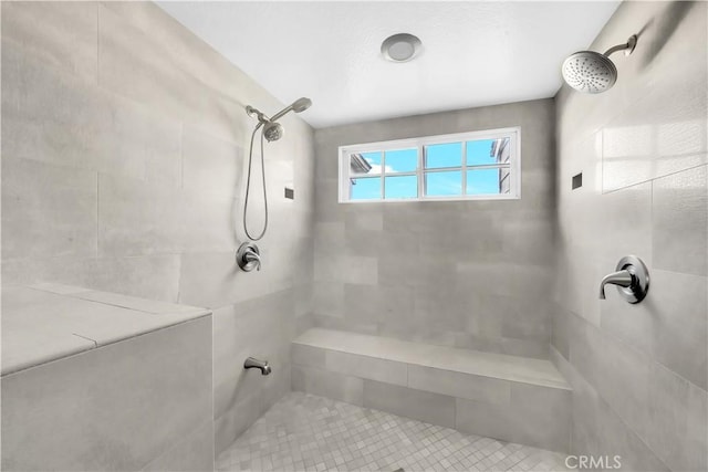 bathroom featuring a tile shower