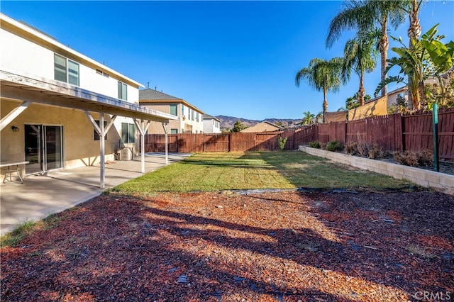 view of yard with a patio area