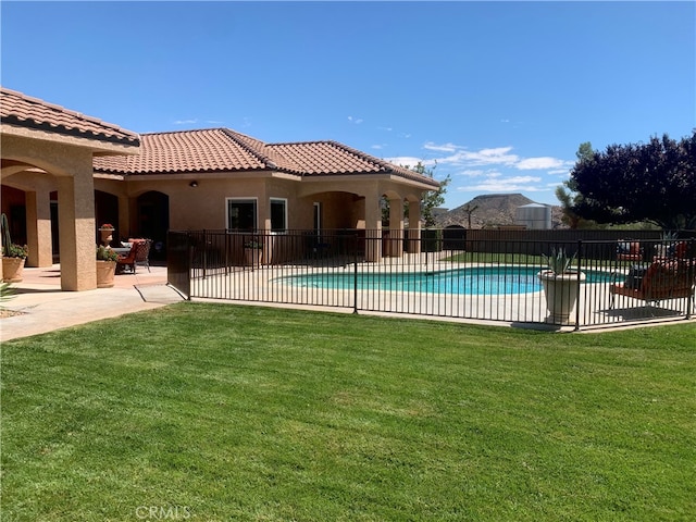 view of swimming pool with a patio and a yard