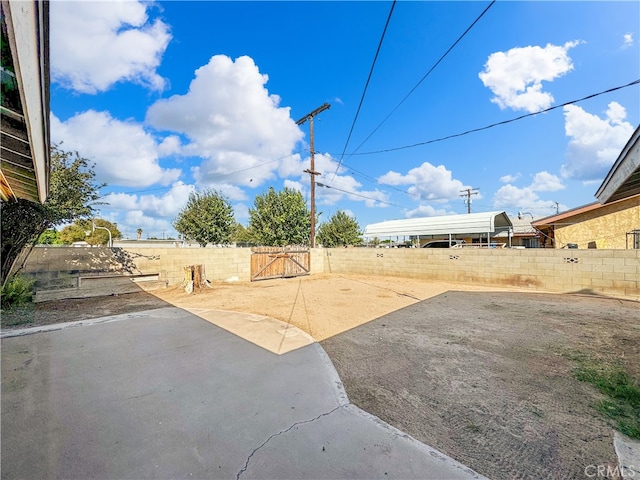 view of yard featuring a patio