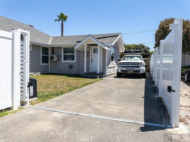 view of front of property with a front yard